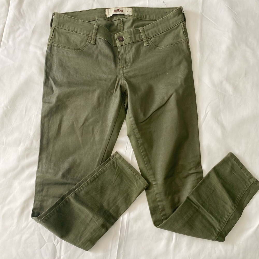 Holister women’s low rise skinny leg pants size W28 color green